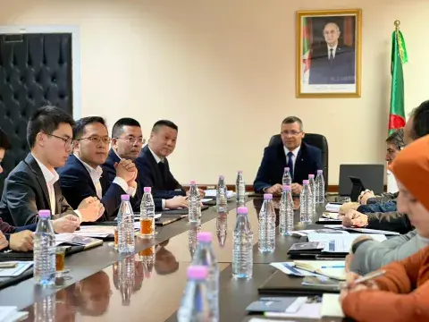 الوكالة الجزائرية لترقية الاستثمار تستقبل وفدا عن الشركة الصينية لصناعة السيارات “جيلي”