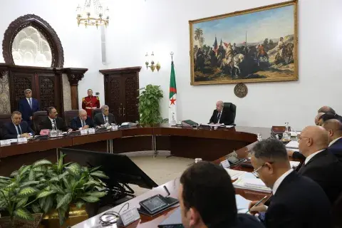 مشروع قانون التأمينات الاجتماعية: مجلس الوزراء يصادق على تمديد عطلة الأمومة