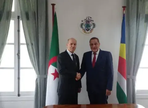 بصفته مبعوثا خاصا لرئيس الجمهورية.. وزير الصحة يحل بالسيشل