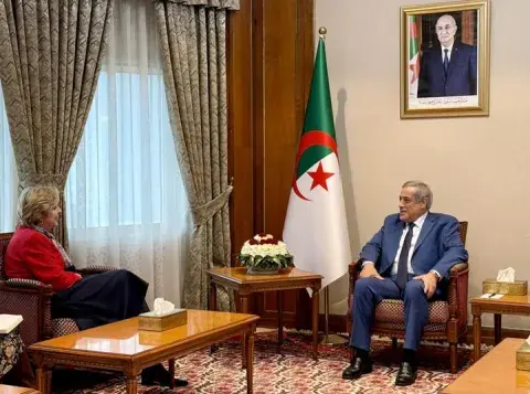 الوزير الأول يستقبل سفيرة الولايات المتحدة الأمريكية بالجزائر