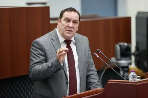 وزير الاتصال يحذر من خطورة الاعتماد على المصادر غير الرسمية والمشبوهة للحصول على المعلومة