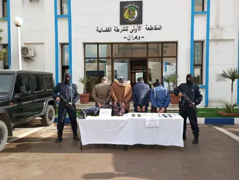 تفكيك شبكة إجرامية مختصة في تنظيم رحلات الهجرة غير الشرعية بوهران