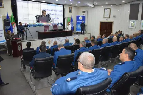 يوم تكويني لفائدة إطارات الأمن الوطني حول القانون العضوي المحدد لتنظيم غرفتي البرلمان وعملهما