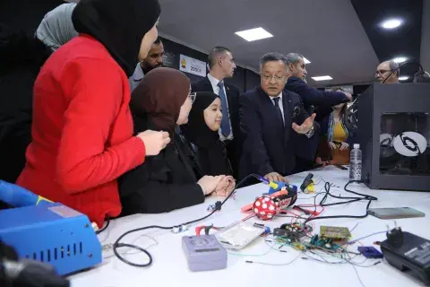 وزير التعليم العالي يقوم بزيارة إلى المدرسة الوطنية المتعددة التقنيات