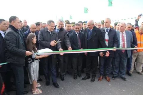 وزير الأشغال العمومية والمنشآت القاعدية يشرف على وضع حيز الخدمة لشطر من منفذ الطريق السيار  جن جن ـ العلمة