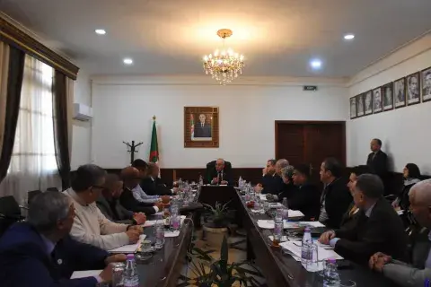 وزير الفلاحة يترأس لقاء حول تنظيم شعبة الدواجن و تموين السوق خلال رمضان