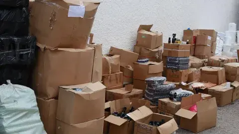 اكتشاف ورشة سرية لتقليد علامات تجارية لمواد التجميل والعطور بالعاصمة