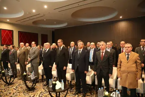 وزير الاتصال يشرف بوهران على افتتاح يوم دراسي حول التلفزيون الجزائري ودوره في مرافقة التنمية والاستثمار