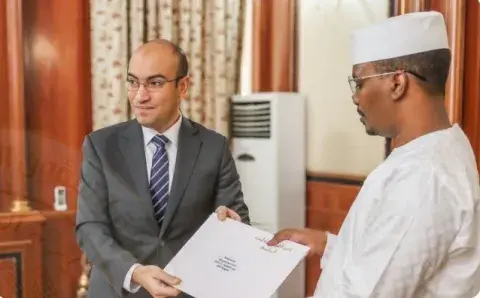 شايب يسلم الرئيس التشادي رسالة خطية من رئيس الجمهورية