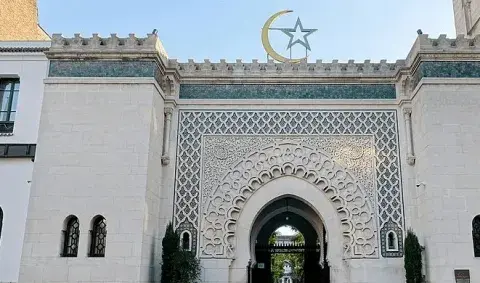 مسجد باريس يدين حملة التشهير التي شنتها ضده قناة “سي نيوز”