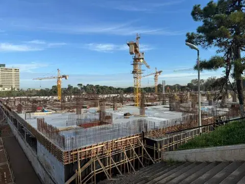 وزير الصناعة يقف على سير أشغال مشروع قصر المعارض الجديد