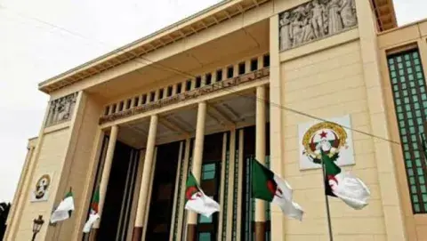 الاتحاد العام للعمال الجزائريين يشيد بجهود رئيس الجمهورية في الحفاظ على الطابع الاجتماعي للدولة